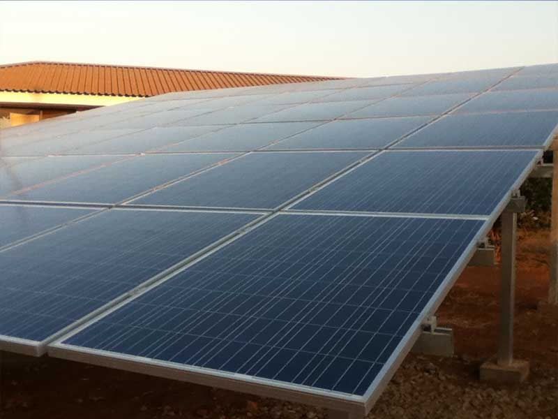 Projet solaire hors sol Restar 100KWp au Mozambique, août 2012.