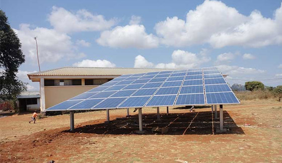 Projet solaire hors sol Restar 100KWp au Mozambique, août 2012.