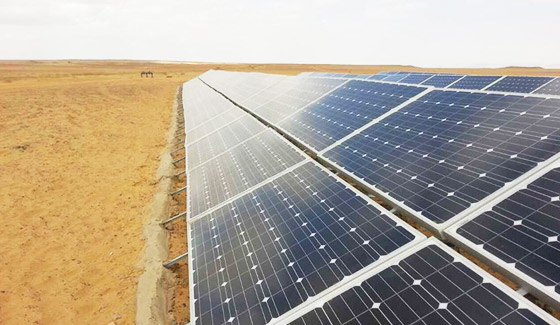 Centrale solaire au sol Restar 78KW à Alexandrie, Égypte, mai 2015.